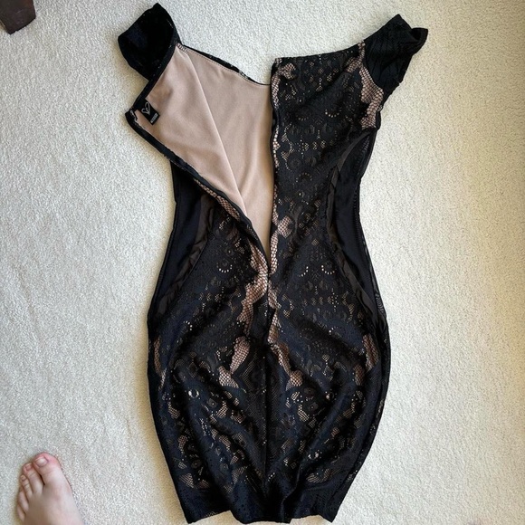 Windsor Lace Dress - Picture 3 of 6